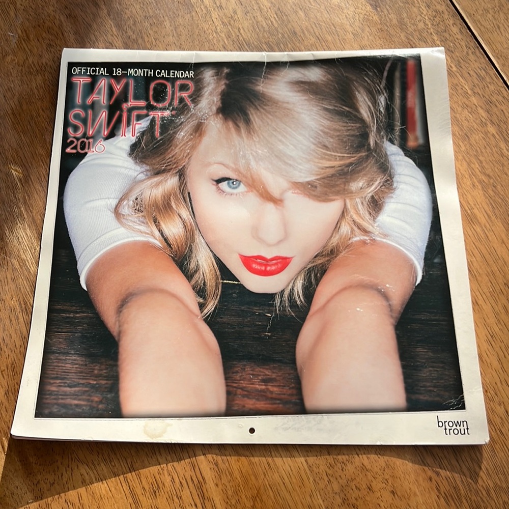 TAYLOR SWIFT 2016 Wall Calendar
